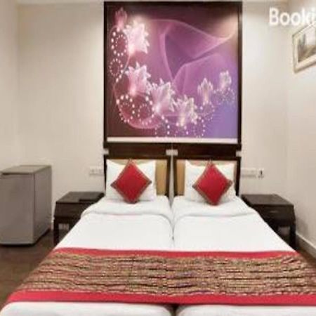 Hotel Loto - Sector 66 Noida Esterno foto