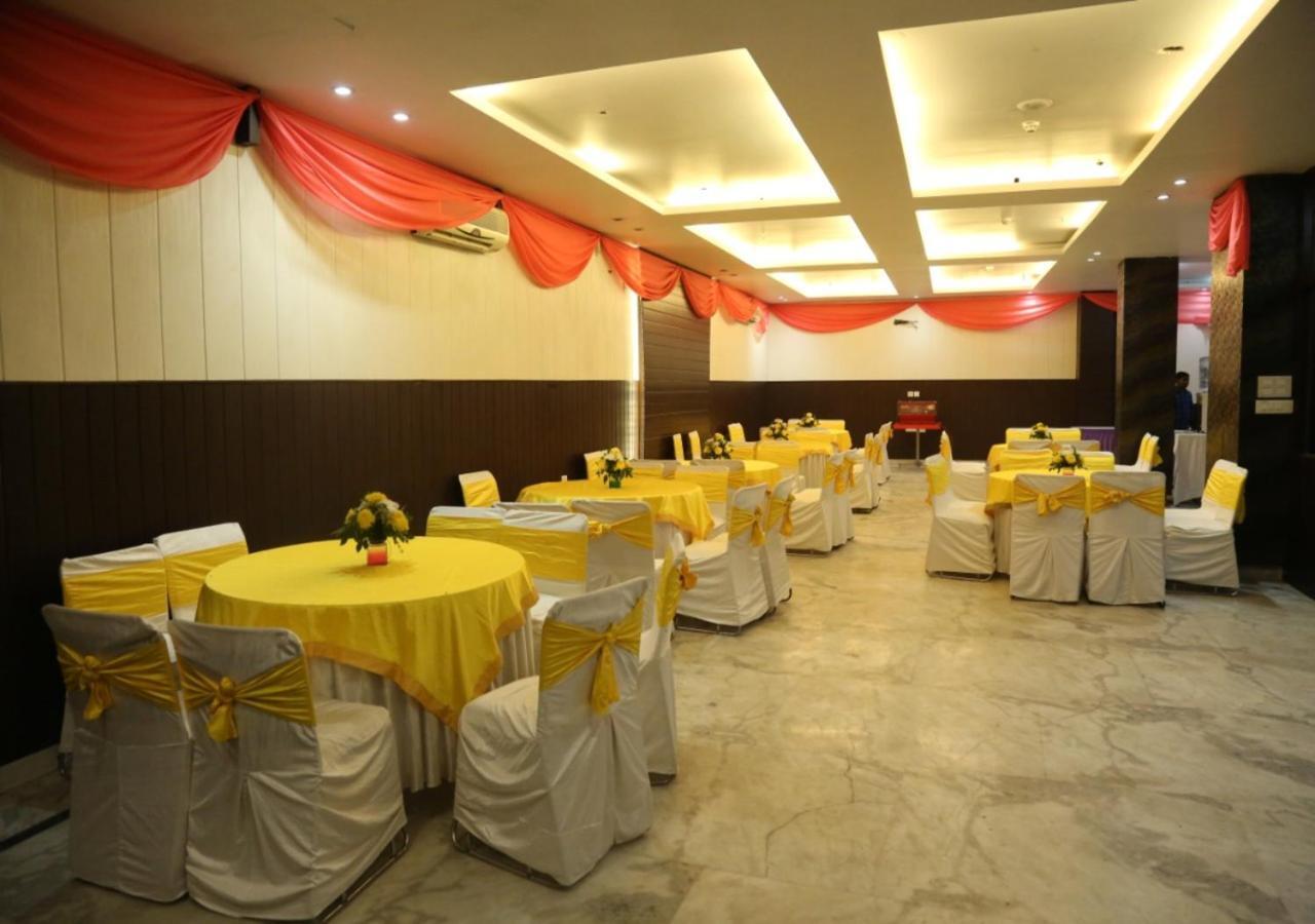 Hotel Loto - Sector 66 Noida Esterno foto