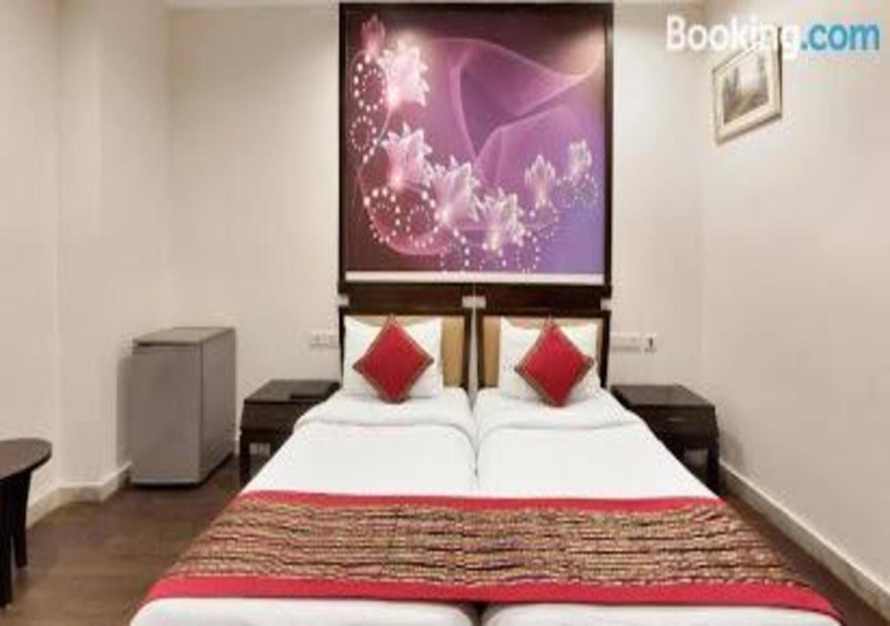 Hotel Loto - Sector 66 Noida Esterno foto