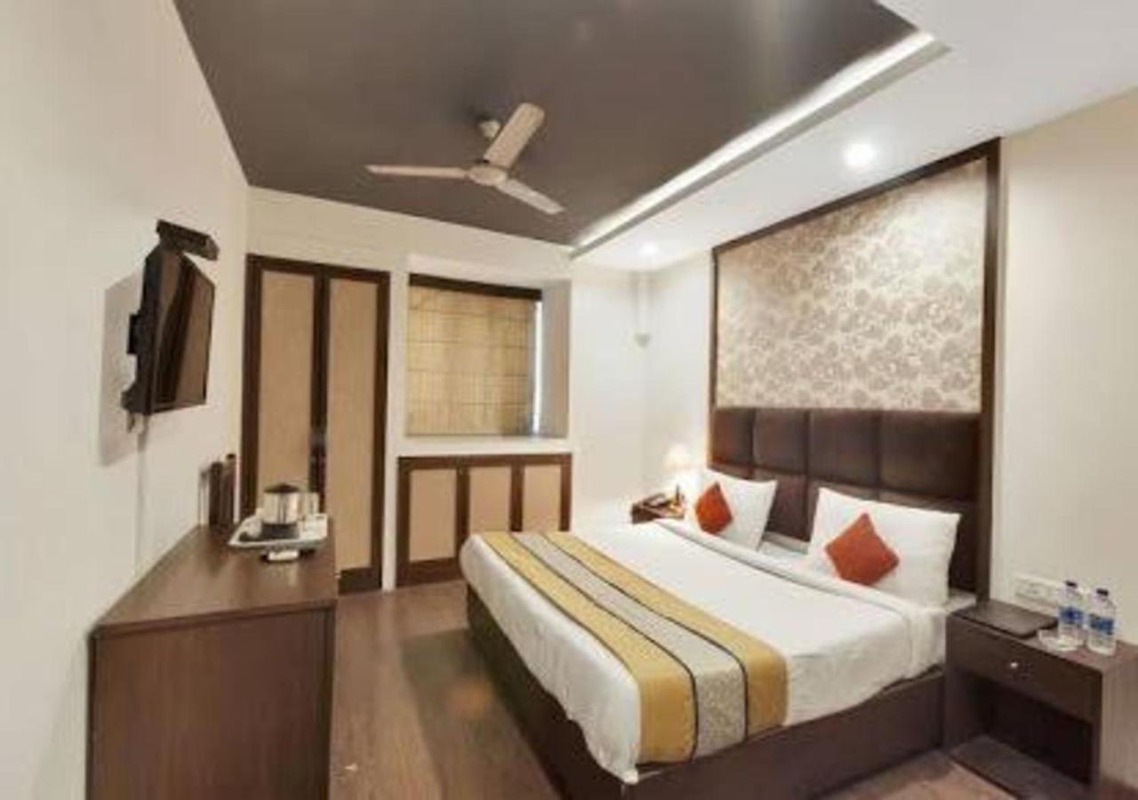 Hotel Loto - Sector 66 Noida Esterno foto
