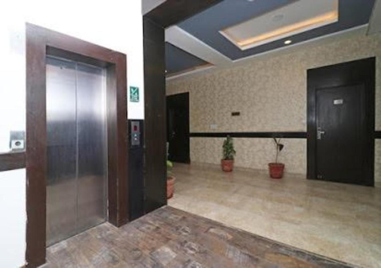 Hotel Loto - Sector 66 Noida Esterno foto