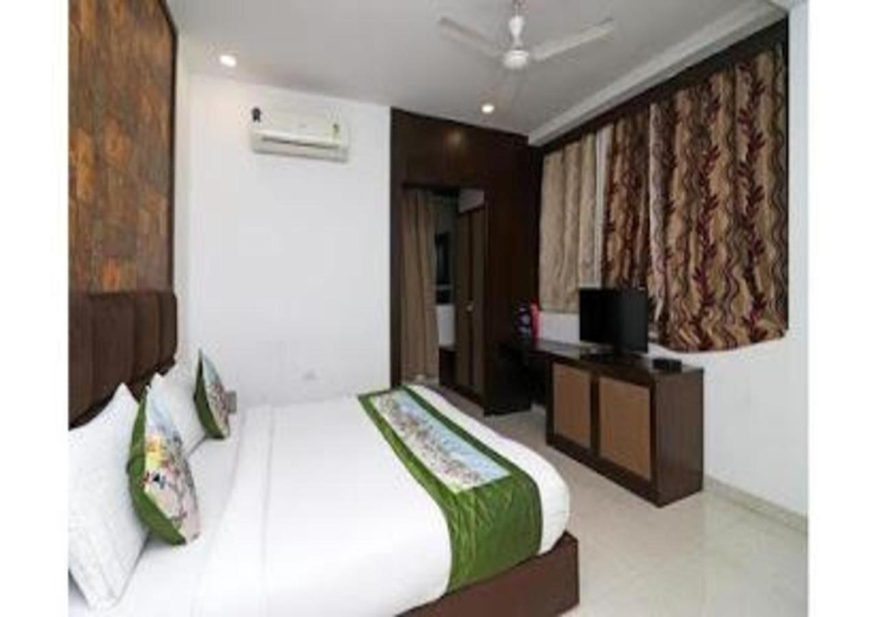 Hotel Loto - Sector 66 Noida Esterno foto