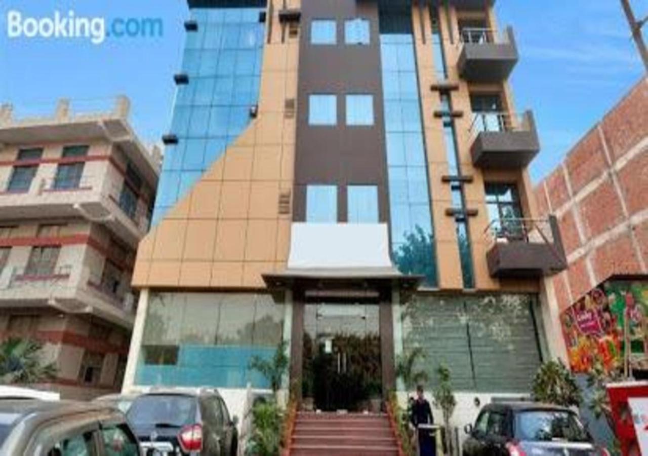 Hotel Loto - Sector 66 Noida Esterno foto