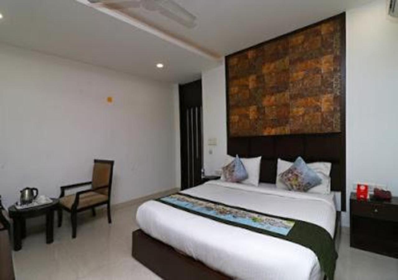 Hotel Loto - Sector 66 Noida Esterno foto