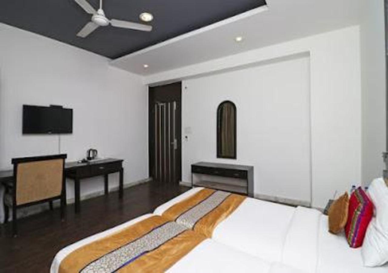 Hotel Loto - Sector 66 Noida Esterno foto