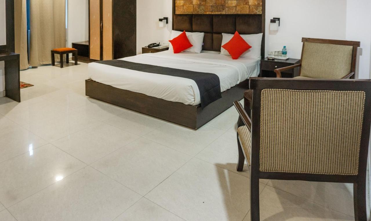 Hotel Loto - Sector 66 Noida Esterno foto